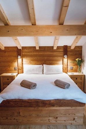 5 bedrooms, iron/ironing board, travel cot, free WiFi