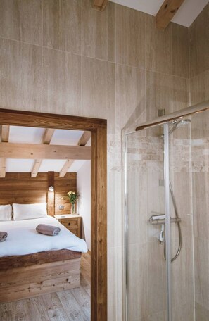 5 bedrooms, iron/ironing board, travel cot, free WiFi - Chalet Dranse ski/bike - Mountain Voyages (Saint-Jean-d'Aulps)