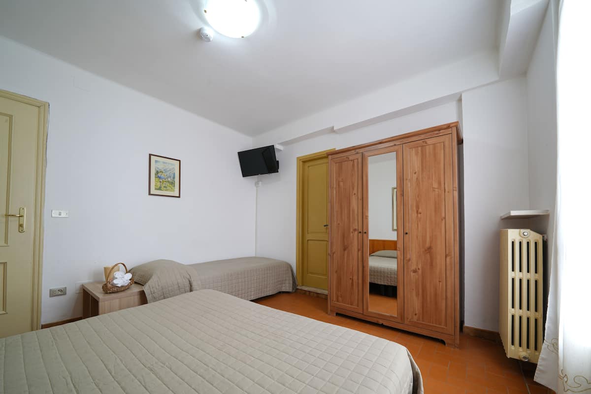 Habitación triple | Wifi gratis y ropa de cama