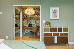 3 bedrooms, desk, blackout drapes, iron/ironing board