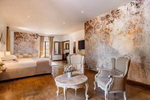 Superior-Suite | Minibar, Zimmersafe, individuell dekoriert, individuell eingerichtet