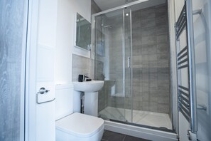 Bathroom - Penthouse Pboro High St Park Gym Cinema (Peterborough)