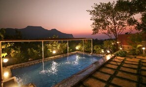 Outdoor pool - JV Cottages (Paud)