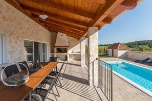 Outdoor dining - Villa Diana private Pool (Varvari, Poreč)