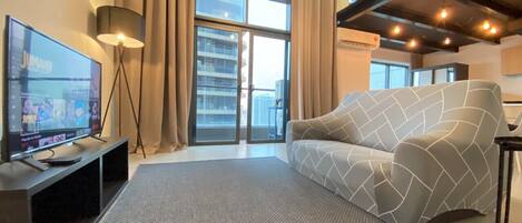 Smart TV, Netflix, streaming services