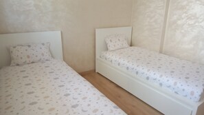 2 bedrooms, iron/ironing board, WiFi, bed sheets