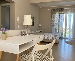 2 soverom, skrivebord, strykejern/-brett og wi-fi