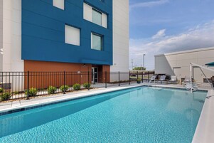 Piscina externa sazonal