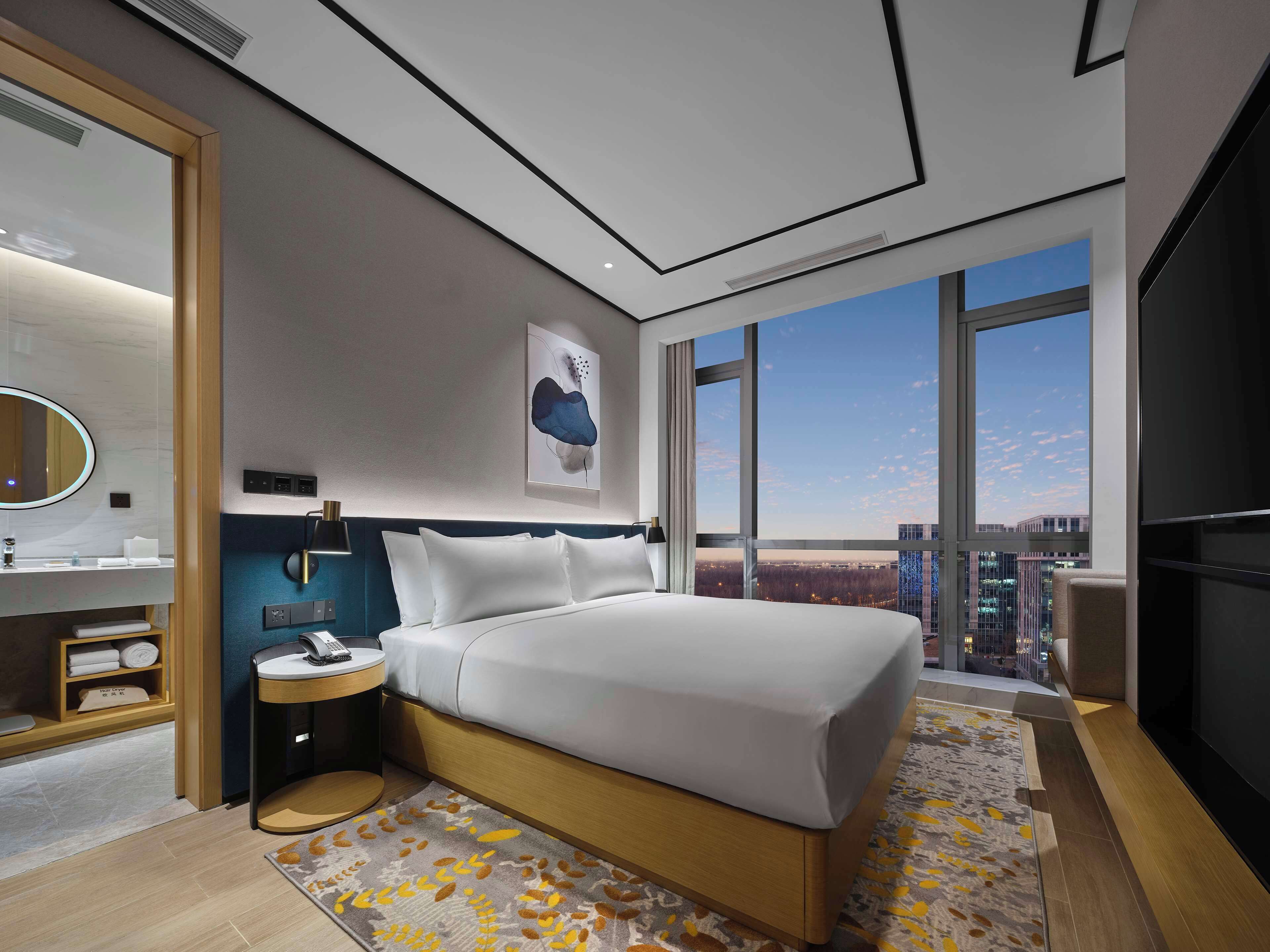 Deluxe suite, 1 kingsize bed | Een bureau, beddengoed