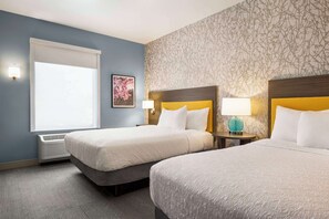 Cofres nos quartos, escrivaninha, quartos à prova de som