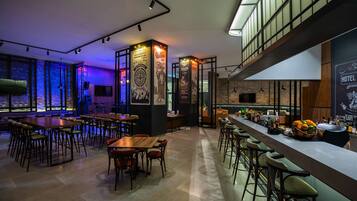 2 bars/lounges, pub