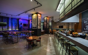 2 barer/lounger och pub