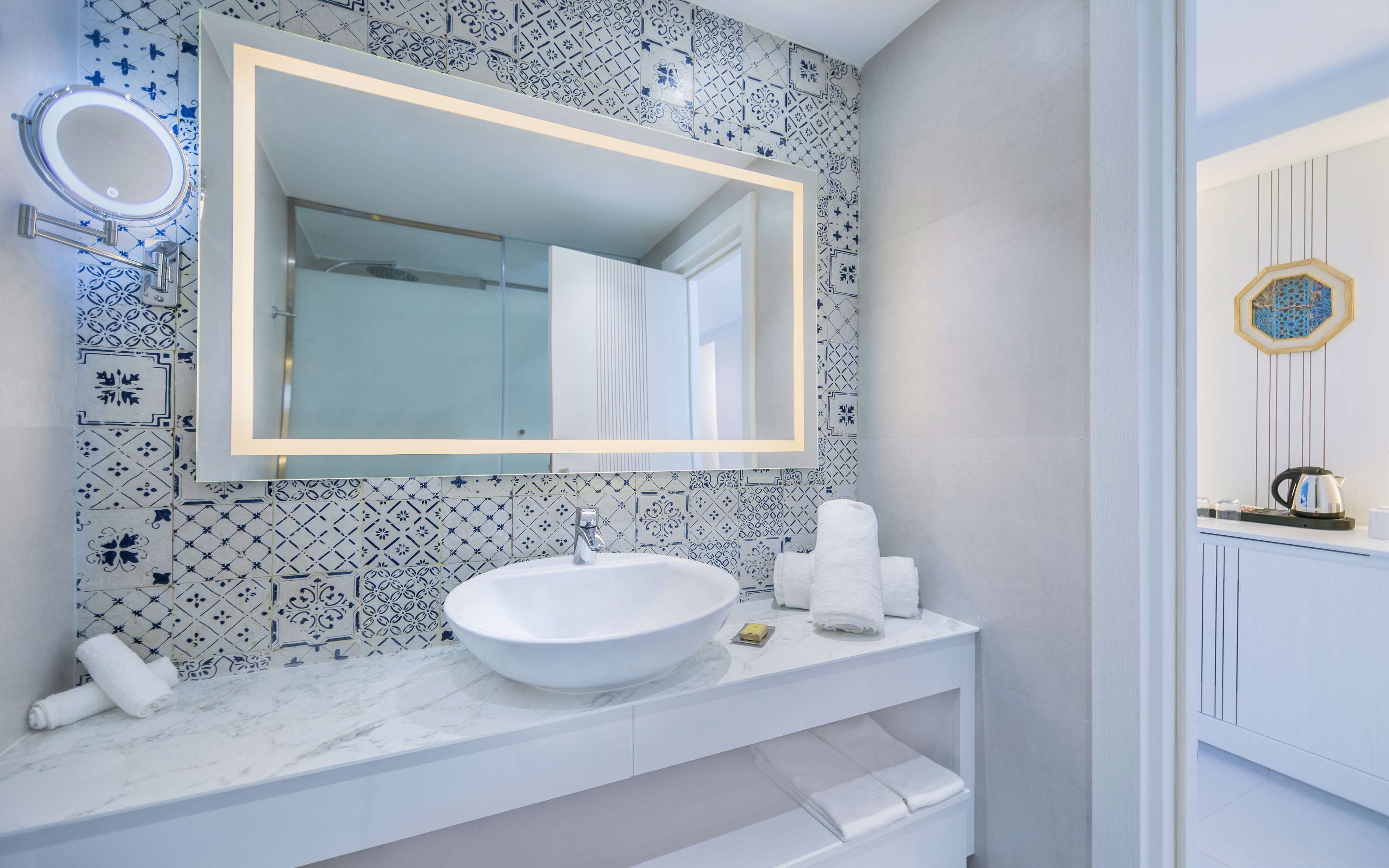 shower, free toiletries, hair dryer, slippers