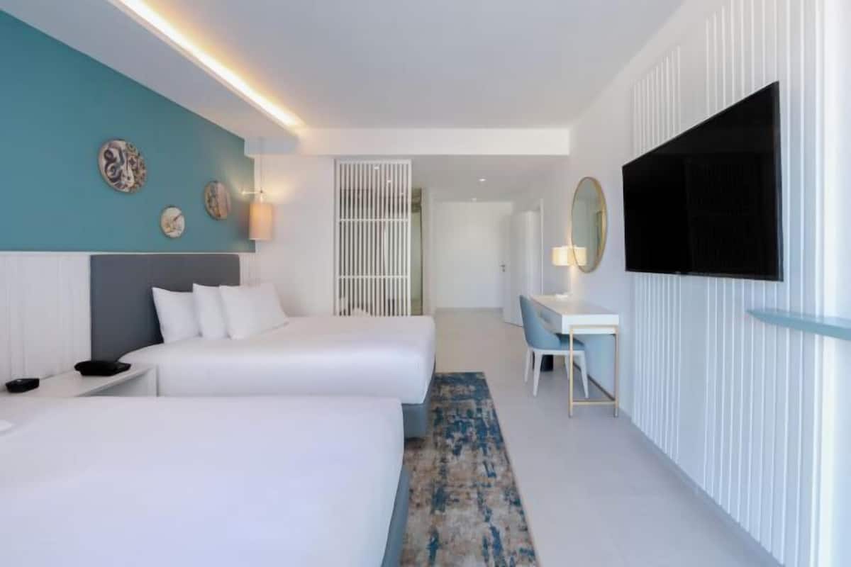 1 bedroom, hypo-allergenic bedding, minibar, in-room safe