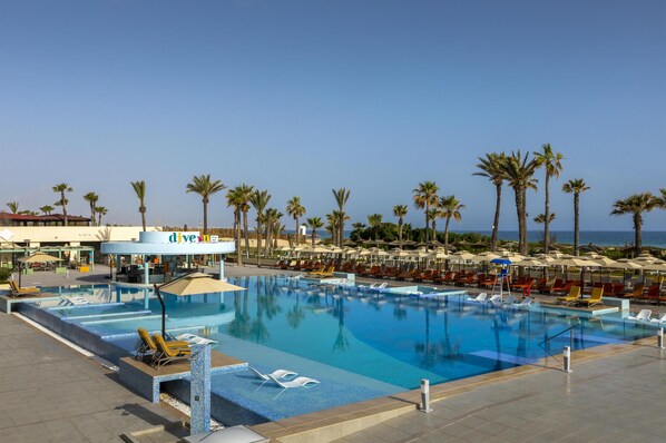 Indoor pool, 2 outdoor pools, pool loungers, lifeguards on site - Hilton Skanes Monastir Beach Resort (Monastir)