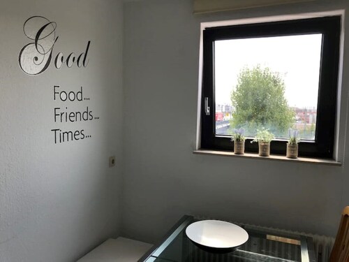 Zentrales 2 Zimmer Apartment -mit kostenlosem Parktplatz