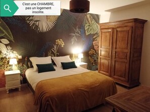 Decoración personalizada, wifi gratis y ropa de cama