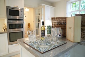 Deluxe Studio Suite | Private kitchen - Sunset House (Chipping Norton)