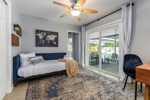 3 bedrooms, desk, iron/ironing board, free WiFi