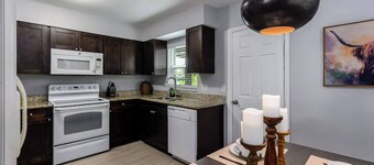 3 Bedroom Tampa Farmhouse - NEWLY RENOVATED