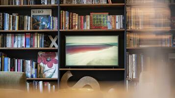 Apartment | Living area | Smart TV