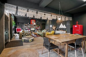 المنشأة من الداخل