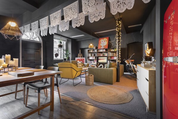 شقة | منطقة المعيشة | تلفزيون ذكي