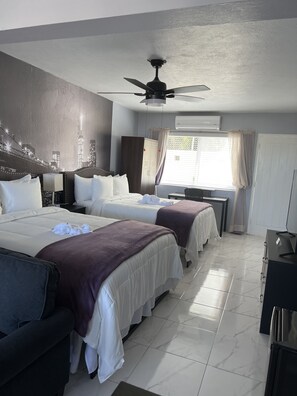 Comfort Room, Air conditioning, Sea View | Hypo-allergenic bedding, memory foam beds, laptop workspace, free WiFi - Lavender Moon Villas (Ocho Rios)