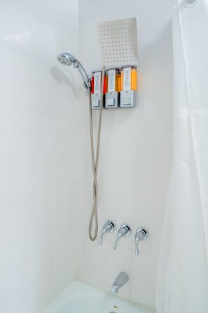 Executive Room, 1 King Bed, Air conditioning, Sea View | Bathroom | Bathtub, towels - Lavender Moon Villas (Ocho Rios)
