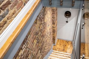 Superior-Apartment, 2 Schlafzimmer | 2 Schlafzimmer, laptopgeeigneter Arbeitsplatz, Bügeleisen/Bügelbrett