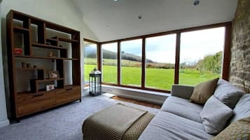 Cottage | Living area | Fireplace