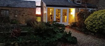 3 Bed Cottage-sleeps 6-country Views-pet Friendly