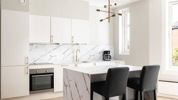 Apartment, 3 Schlafzimmer | Eigene Küche | Kühlschrank, Ofen, Herdplatte, Geschirrspüler