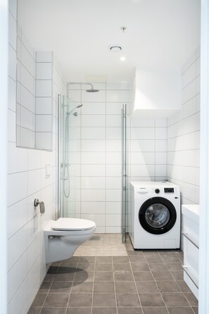 Shower, hair dryer, towels - Frogner House - Uranienborg (Oslo)