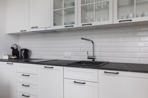 Fridge, stovetop, dishwasher, coffee/tea maker