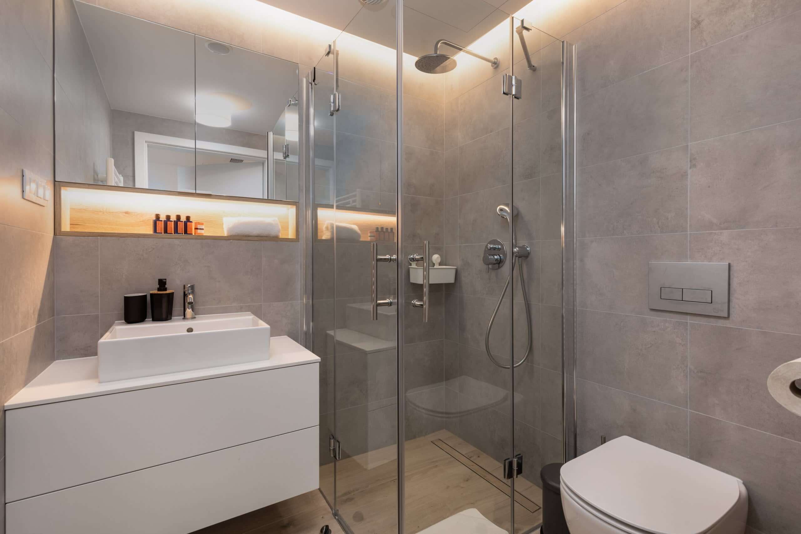 Shower, shampoo