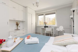 2 bedrooms, iron/ironing board, WiFi, bed sheets