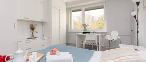 2 bedrooms, desk, iron/ironing board, WiFi