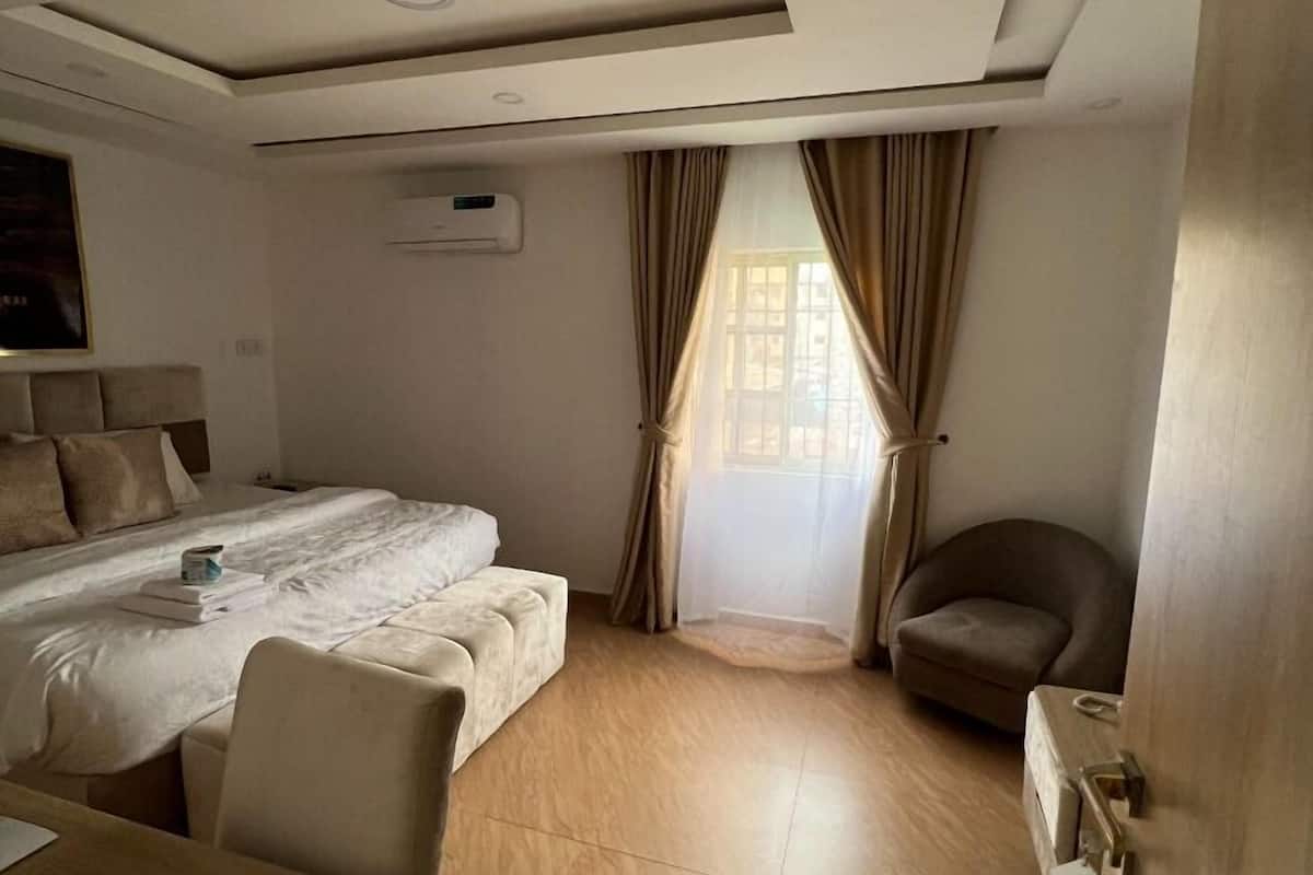 Executive-Einzelzimmer, 1 King-Bett | Kostenloses WLAN, Bettwäsche