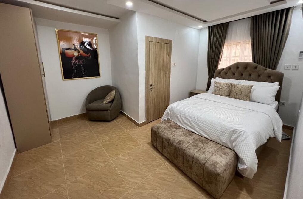 WiFi (free), bed sheets