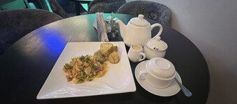 Thapunchline Apartments & Hotels