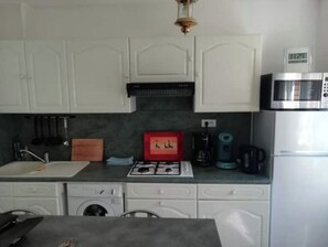 Fridge, microwave, oven, stovetop - Studio Turenne, Proche Plage de Malo-les-bains (Dunkerque)