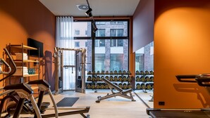 A gym with treadmills, weight machines, and a wall of dumbbells. - Residence Inn by Marriott Dortmund (Dortmund)