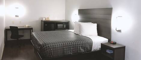 1 bedroom, desk, iron/ironing board, WiFi