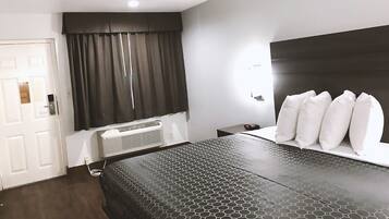 1 bedroom, desk, iron/ironing board, WiFi