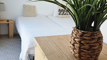 5 slaapkamers, een kluis op de kamer, een bureau, geluiddichte muren