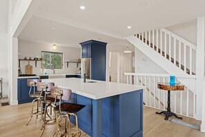 Fridge, microwave, oven, stovetop - Muskokan Mirage  Located on Mirage Lake (Novar)