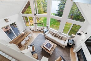 Fernseher, Kamin, Videospiele, Arbeitsbereiche