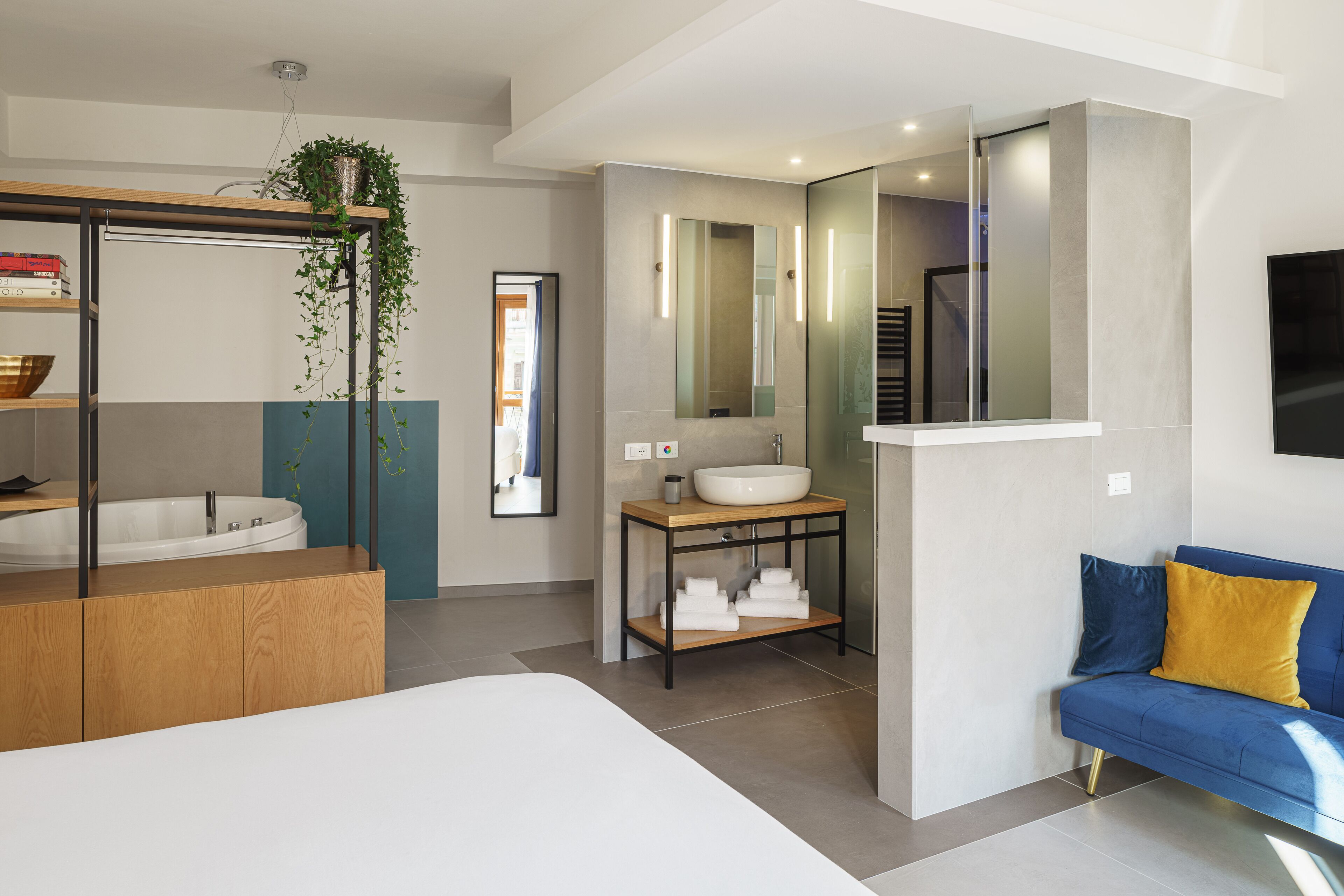 Junior Studio Suite | Premium bedding, down duvets, Select Comfort beds, minibar