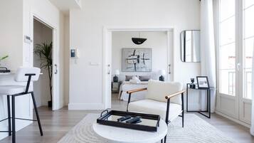 2 slaapkamers, een strijkplank/strijkijzer, internet, beddengoed